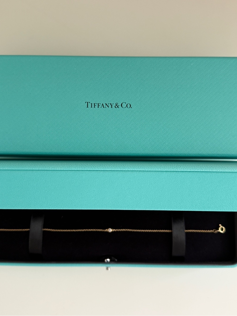 Tiffany & Co. Elsa Peretti® Diamonds by the Yard® Single Diamond Bracelet Gold - Picture 7 of 9